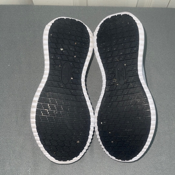 Share  Skechers Work Relaxed FIT: TILIDO ' CLAIRIT Lace Up Athletic W/Slip - Picture 13 of 16